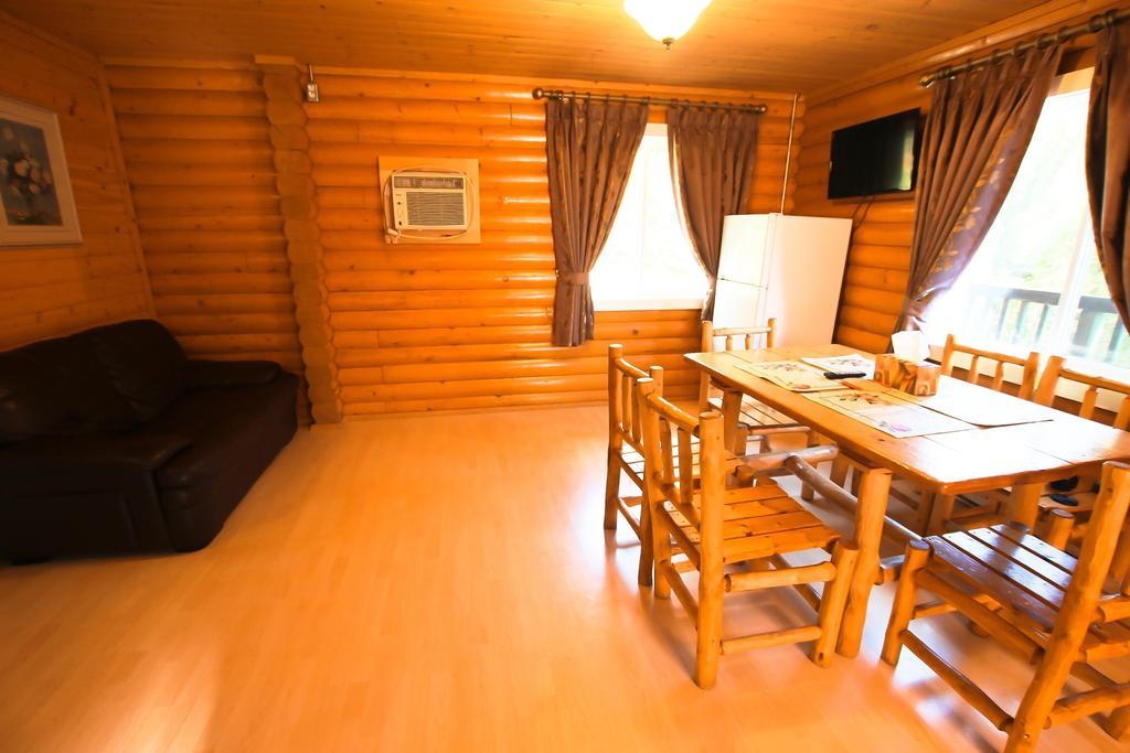 Mt. Revelstoke Alpine Chalets الغرفة الصورة