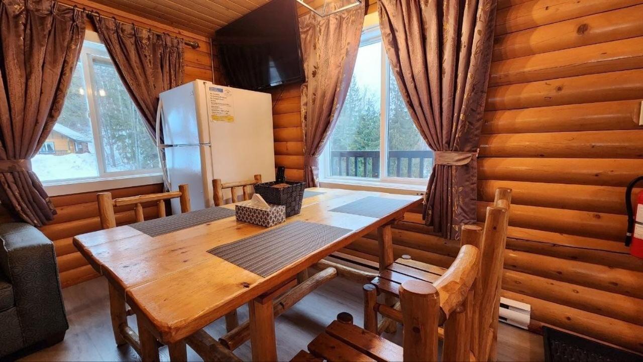 Mt. Revelstoke Alpine Chalets المظهر الخارجي الصورة