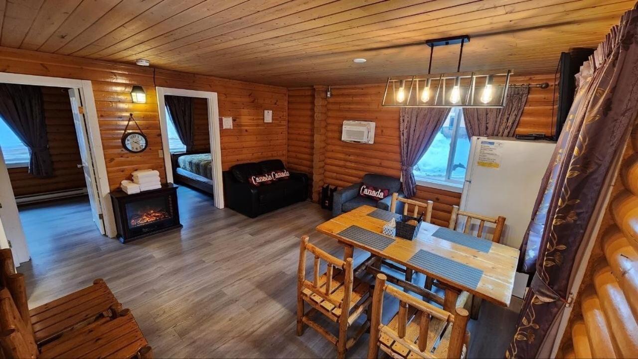 Mt. Revelstoke Alpine Chalets المظهر الخارجي الصورة