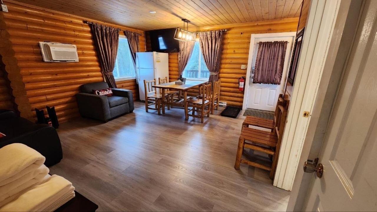 Mt. Revelstoke Alpine Chalets المظهر الخارجي الصورة