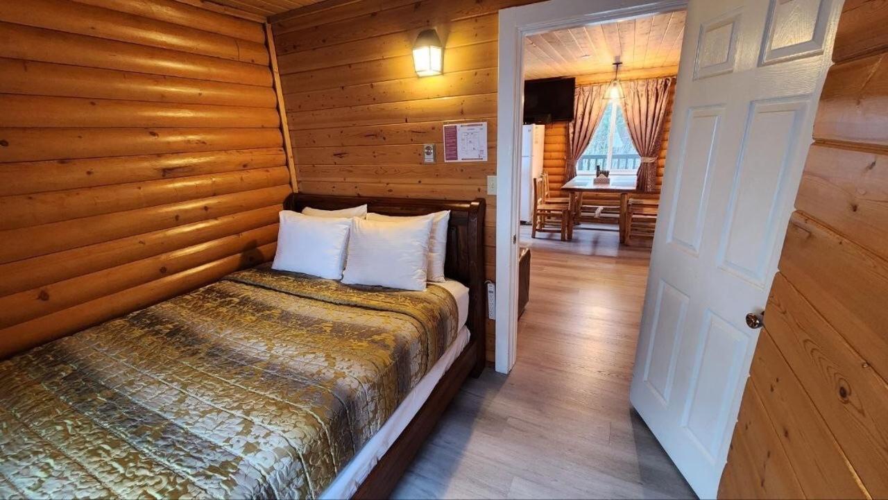 Mt. Revelstoke Alpine Chalets المظهر الخارجي الصورة